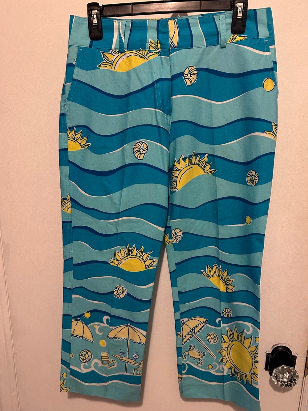 Lilly Pulitzer - Beach Capri Pants - Sun Shell Wave Novelty - Size: 4